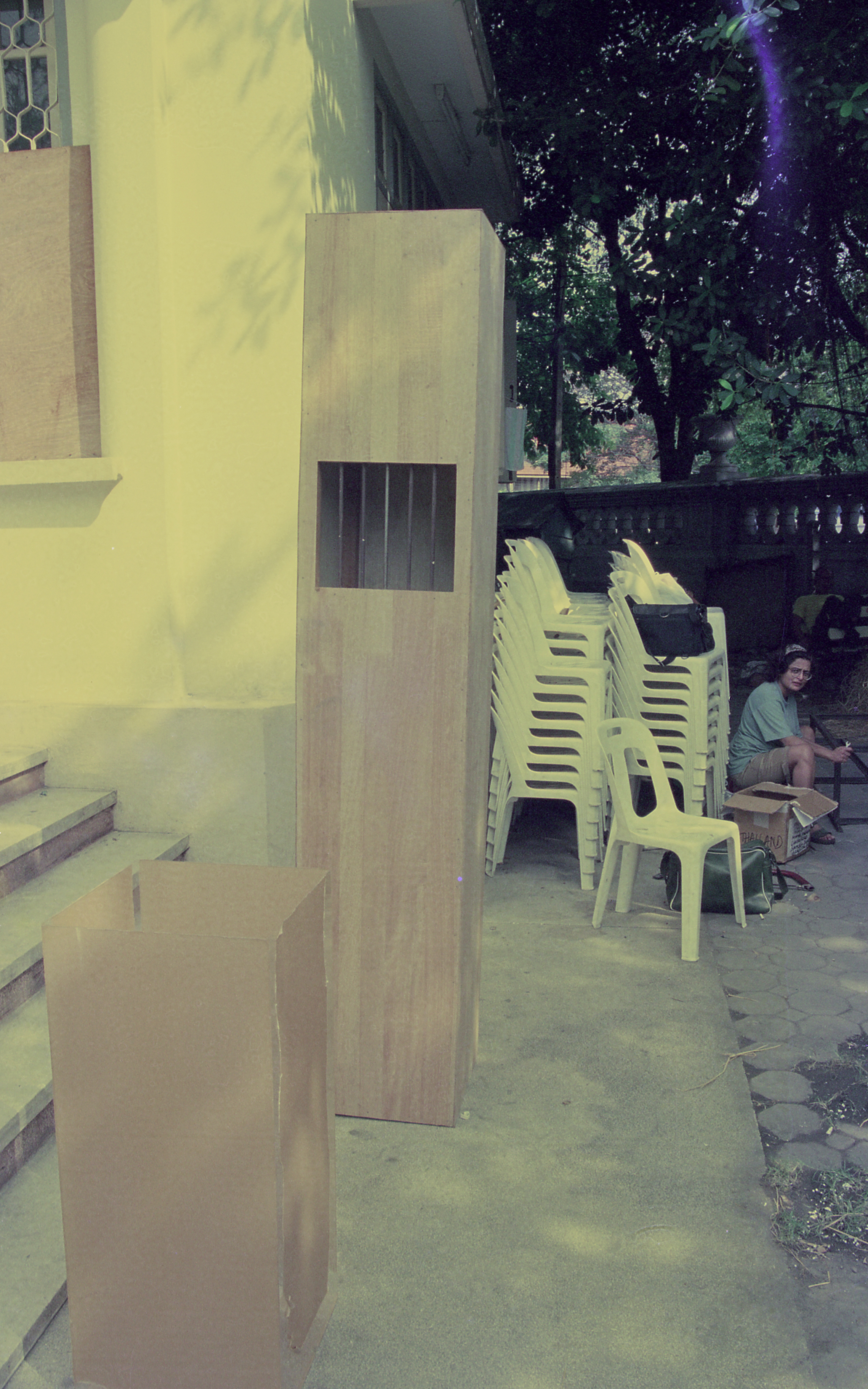 Head Facing? — Preparation (Set of 5 Photographs)