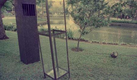 Head Facing? — Preparation (Set of 5 Photographs)