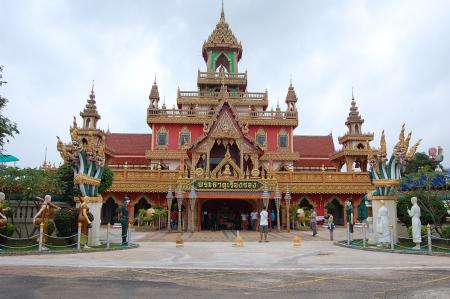 Field Trip to Wat Phra Tart Ruerng Rong Temple (Set of 40 Photographs)