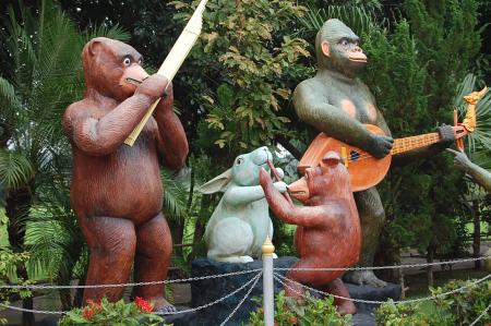 Field Trip to Wat Phra Tart Ruerng Rong Temple (Set of 40 Photographs)